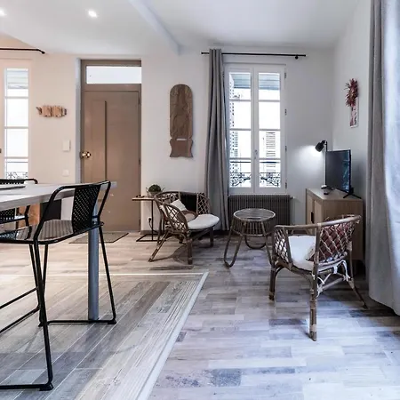 Aristide Briand - Design Centre * וישי