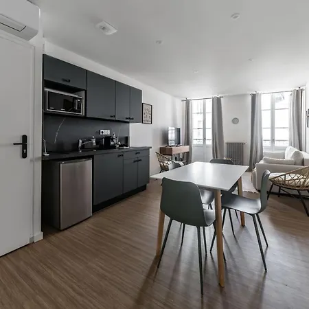 Aristide Briand - En Centre Apartment