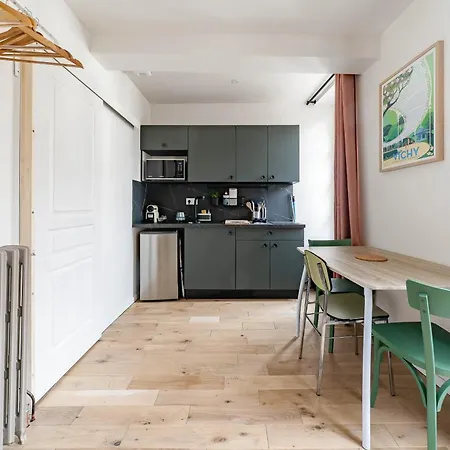 Aristide Briand - Design Centre * Βισύ